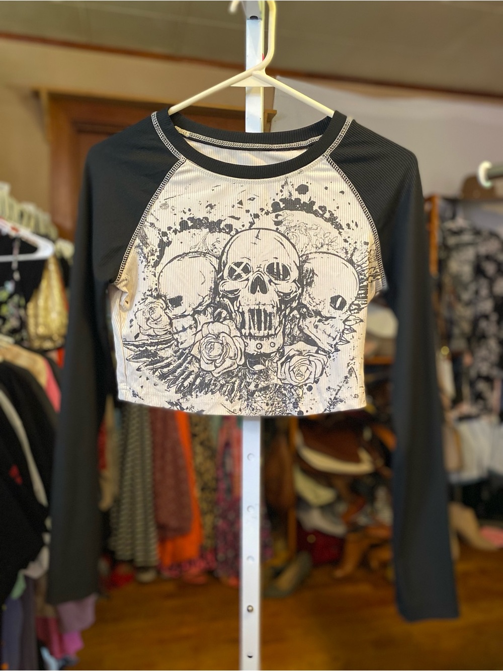 Skull & Rose Raglan Crop Top - Black/White